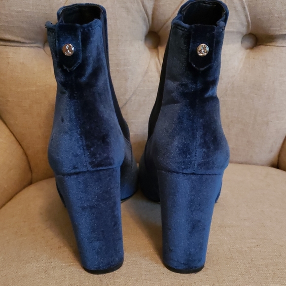 Velvet booties - Picture 2 of 2
